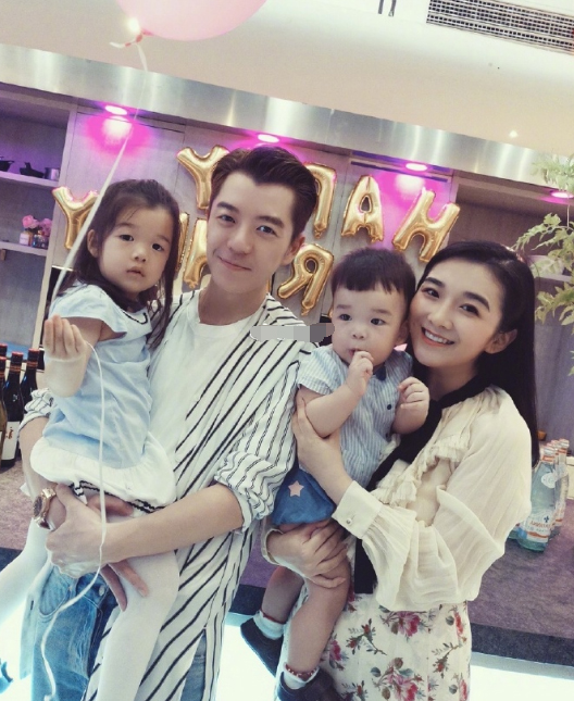 王栎鑫2015年与老婆吴雅婷结婚后，育有两名子女，一家四口相当幸福甜蜜，不时发文放闪，没想到14日晚间却突然宣布离婚。