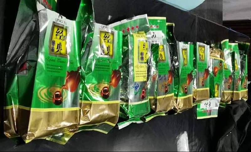 毒贩以中国茶叶袋包装毒品，企图瞒天过海。