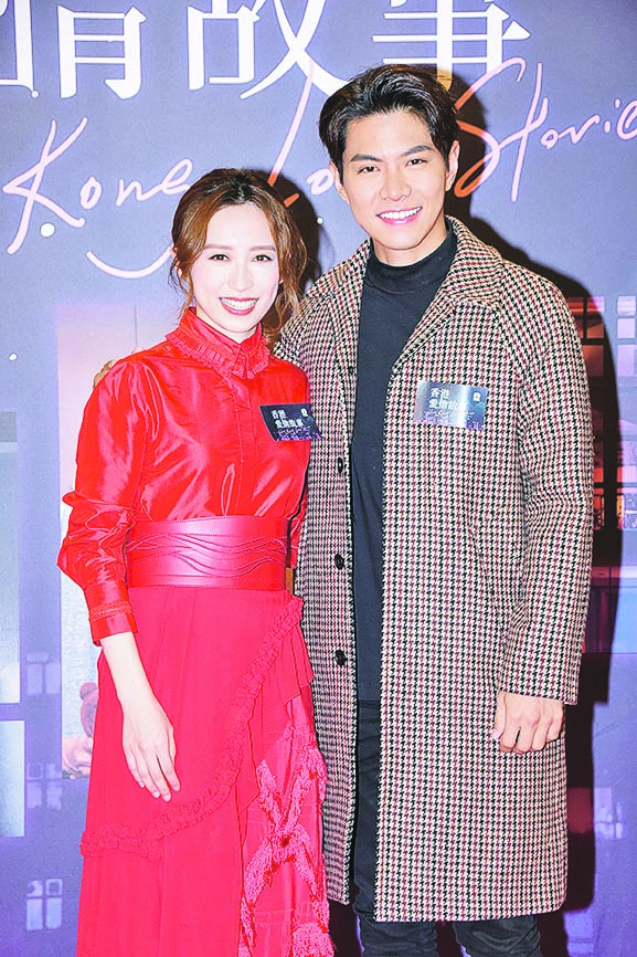 龚嘉欣（左）与罗天宇开心演出的剧集《香港爱情故事》取得好收视及赢口碑。