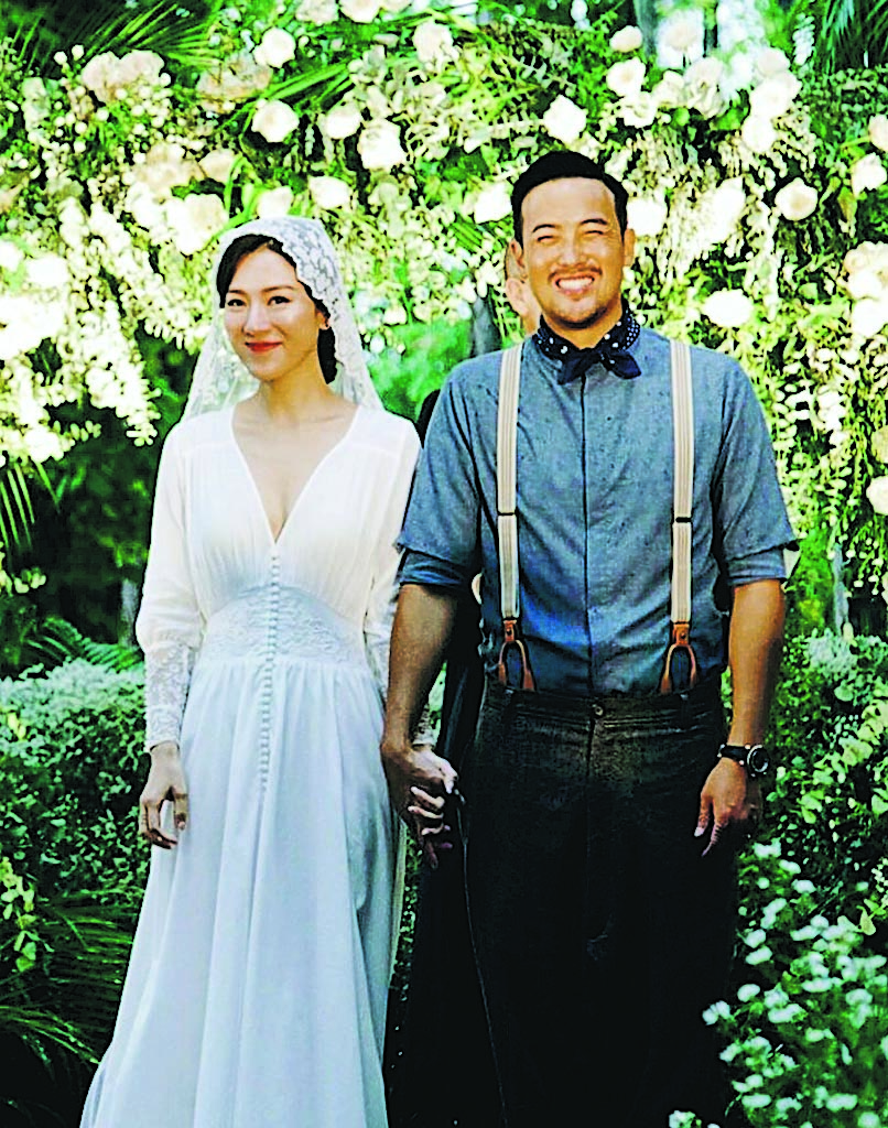王敏奕（左）去年与曾国祥结为夫妻，在日本举行浪漫森林婚礼。