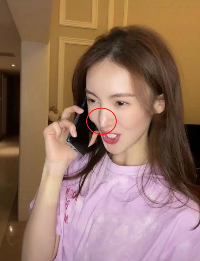 金晨因为在社交平台上分享了一段小视频，却被网民发现鼻子好像怪怪的。