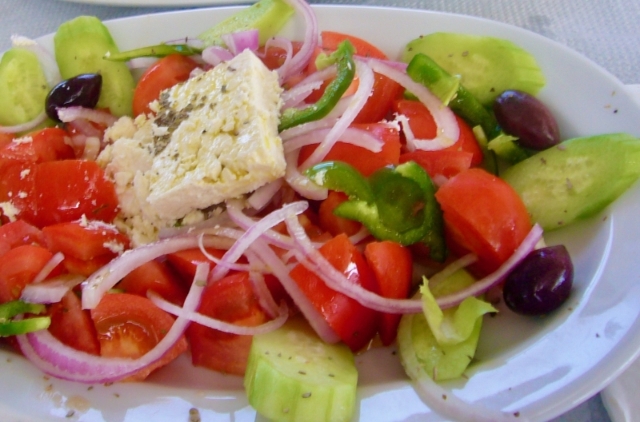 希腊沙拉，色彩缤纷，滋味清新，口感爽脆。

