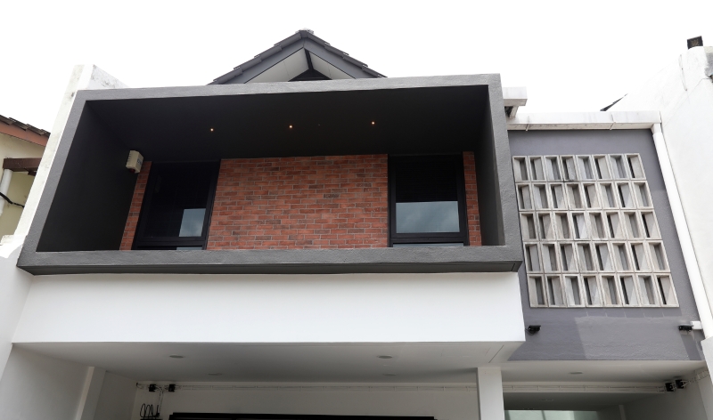 由于鲜少用到阳台，阳台一处经过改造，成为外观设计的构造。