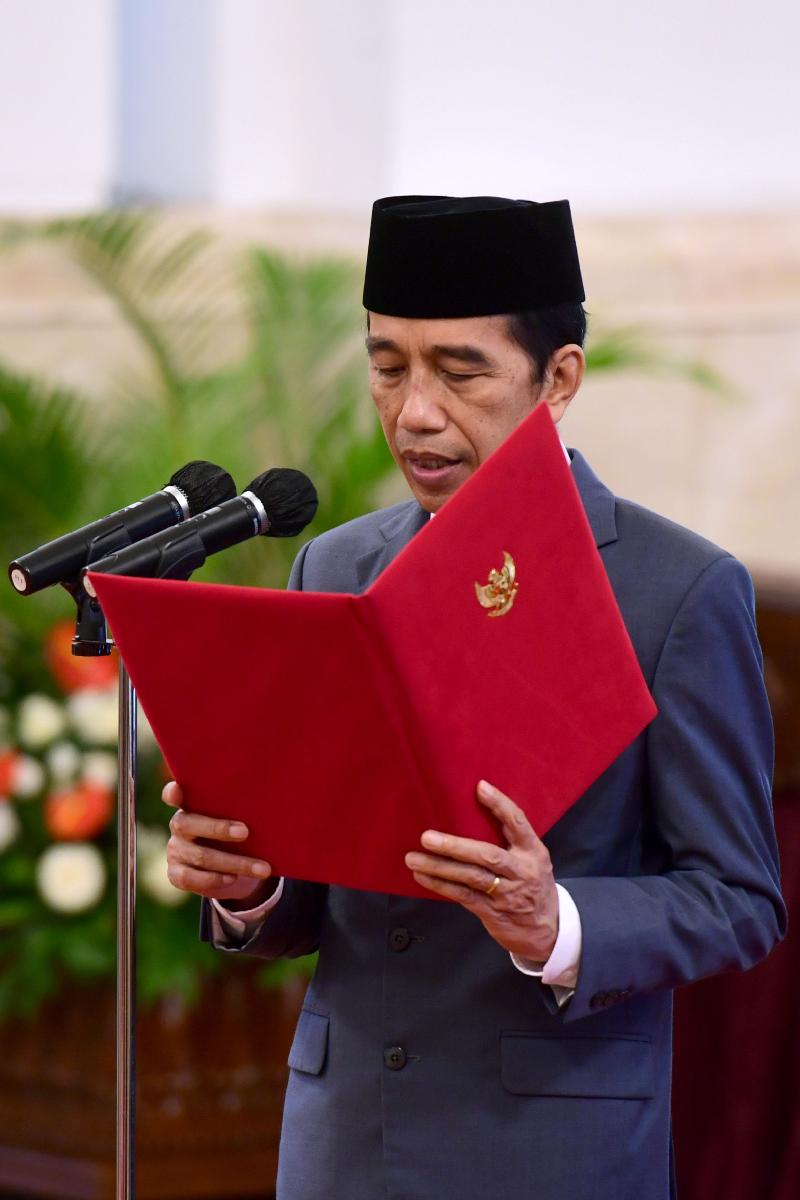 印尼总统佐科威改组内阁，撤换了六名部长，其中包括被指防控冠病疫情不力的原卫生部长特拉万。