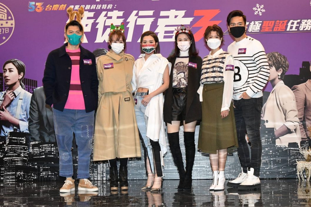 袁伟豪（左起）、康华、黄智雯、黄翠如、蔡思贝及马国明为本周大结局的《使徒行者3》宣传造势。