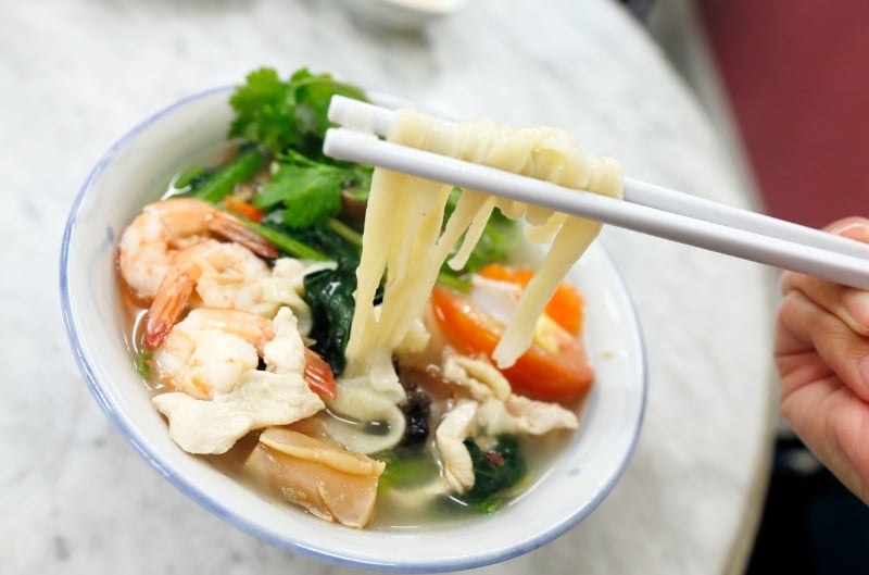 福州人传统餐点蛋燕面是隆市较为少见的一道美食，以薯粉、面粉及蛋制作而成，口感软嫩又弹牙。