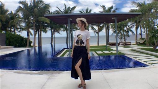 张韶涵多次PO出在海岛上别墅渡假的照片。