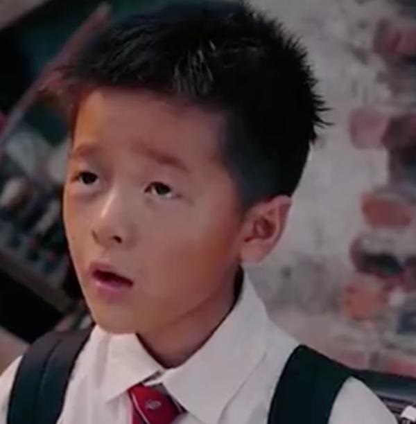 徐娇2008年反串出演周星驰的电影《长江七号》男孩小迪，更因此年仅10岁就一炮而红。