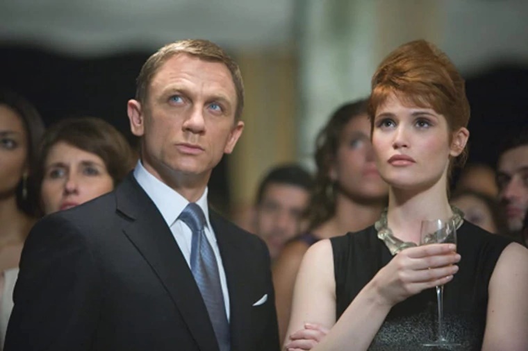 姬玛阿特登（右）与丹尼尔格莱合作2008年推出的《007量子危机》时年仅21岁。