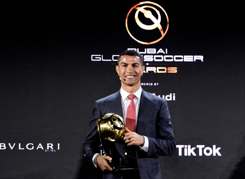 “C罗”罗那多在环球足球奖力压宿敌梅西等球星，获选为21世纪最佳球员。（美联社照片）
