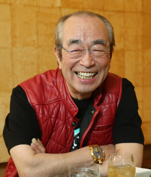 日本“喜剧之王”志村健是日本首位因染上冠病而逝世的艺人，享年70岁。　

