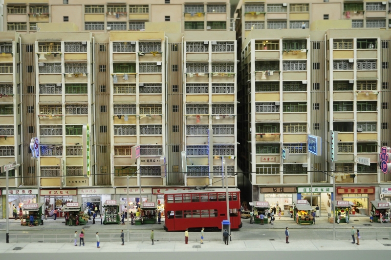 “香港街道缩影”为黎炽明与陈慧姬和35位学员合力制成。37人的力量也花了2、3个月的时间制作。