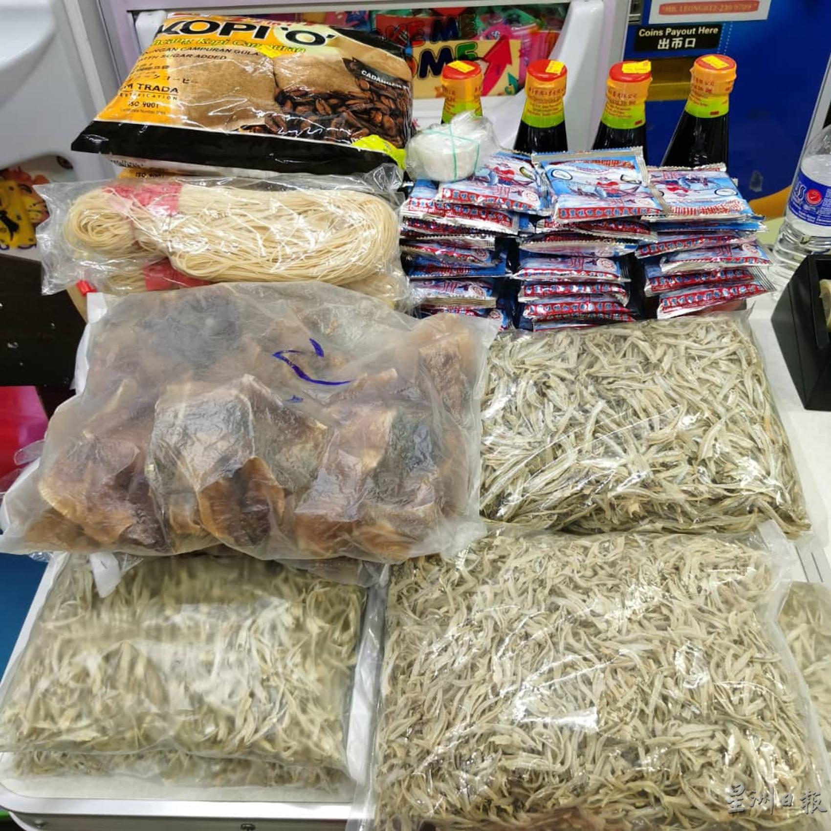 自爆发疫情后，邦咯岛上的土产店转而在线上推售土特产，如虾米等。