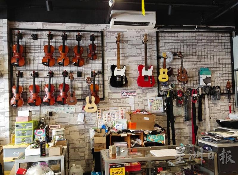 民众陆续购买乐器在家中自学,同样有售卖乐器的音乐学院生意更一度依靠售卖乐器的收入来源支撑。