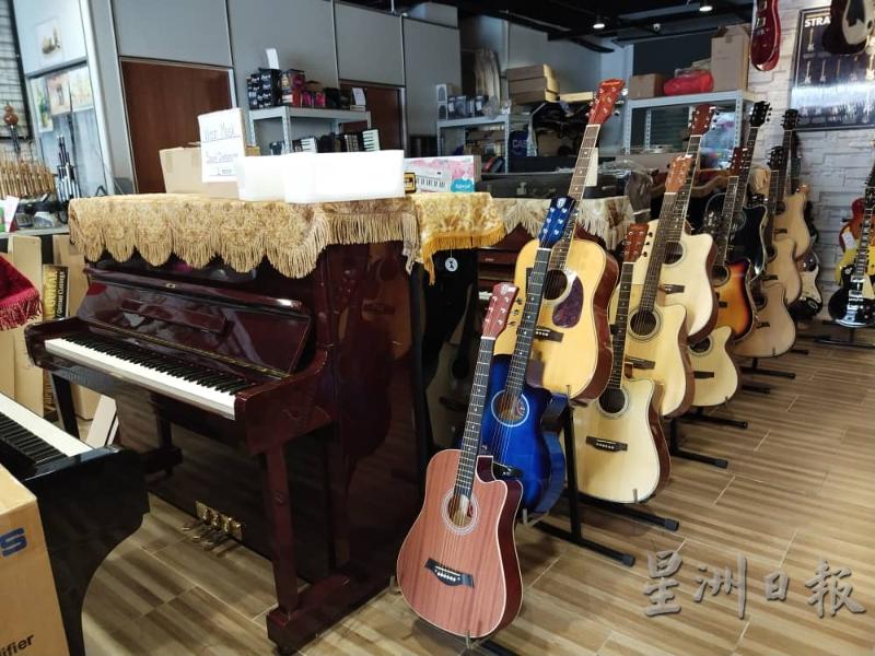 乐器店在6月被允许回复营业后频频接获顾客上前询问,其中最畅销的乐器包括钢琴及吉他。