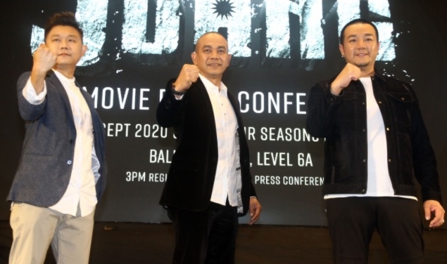 抗疫电影《JUANG》今年9月曾举行盛大发布会，图为3位监制赖健雄（左起）、拿督罗斯炎诺（Datuk Rosyam Nor）及林德荣，但他表示，这次电影剧组的疑似确诊个案和林德荣并无关系。