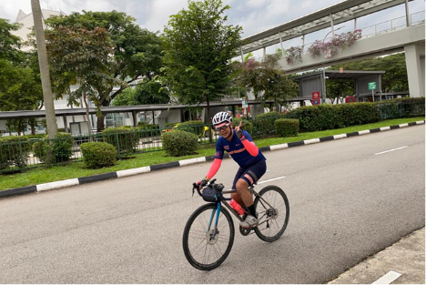 陈英杰挑战环岛骑车500公里，为新加坡国立大学癌症中心筹款。（国大癌症中心提供）