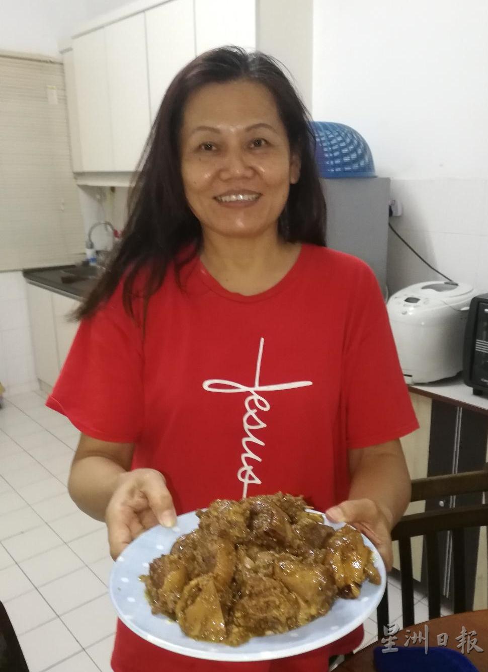 雷玉妹煮广西酱料鸭的功夫学自家婆黎美兰。

