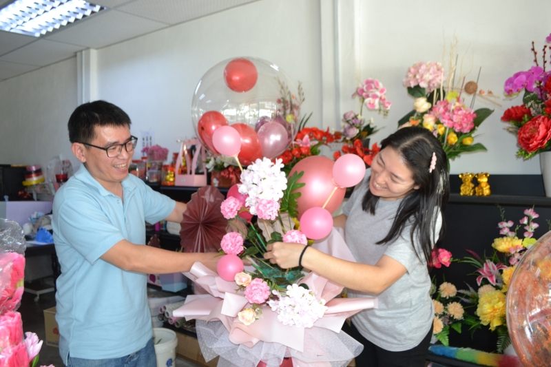 林立雄（左）与妻子鲁玉萍携手创业，共创美好将来。