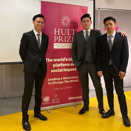刘子轩（左）的大学生活多姿多彩，曾经参加全球最大的学生提案竞赛霍特奖。
