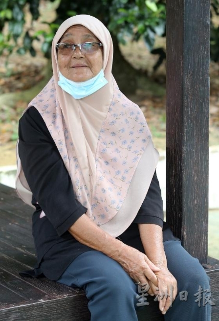 仍驻守著一位68岁的马来妇人Nenek Masitah，自称丈夫是拿督马接的第七代世孙，帮忙打理和看守清真寺超过半世纪。