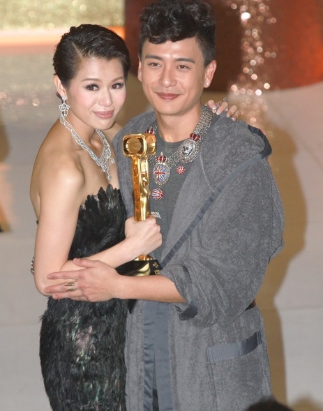 胡杏儿于2011年夺得视后奖时，对黄宗泽表白，然而一年后两人却宣告分手。