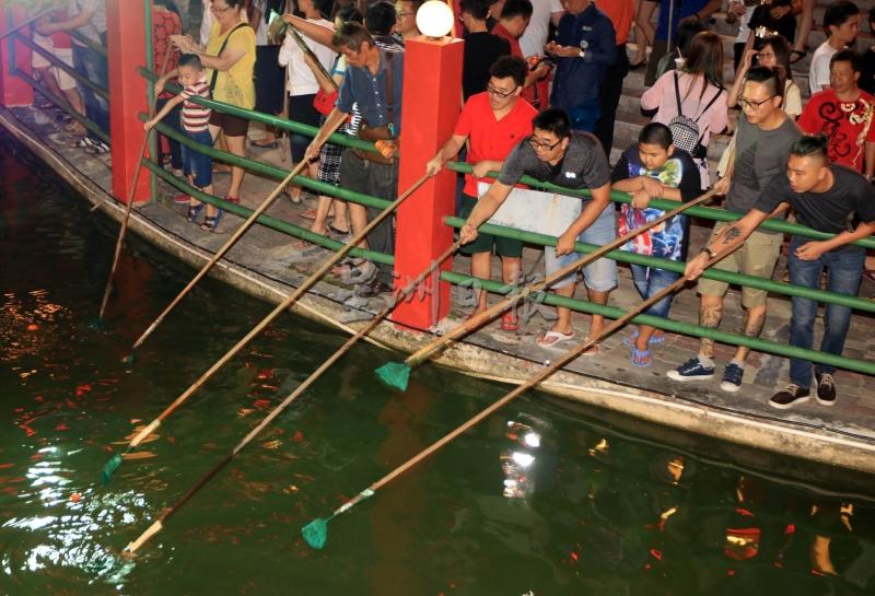 基于疫情严峻，芙蓉亚沙仙四师爷千古庙的元宵节抛柑活动将会取消。