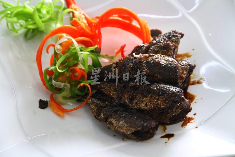 源自北马的古早味酸甜鱼，只需使用简单的食材，即可完成一道酸甜适中，没有腥味又开胃的料理。