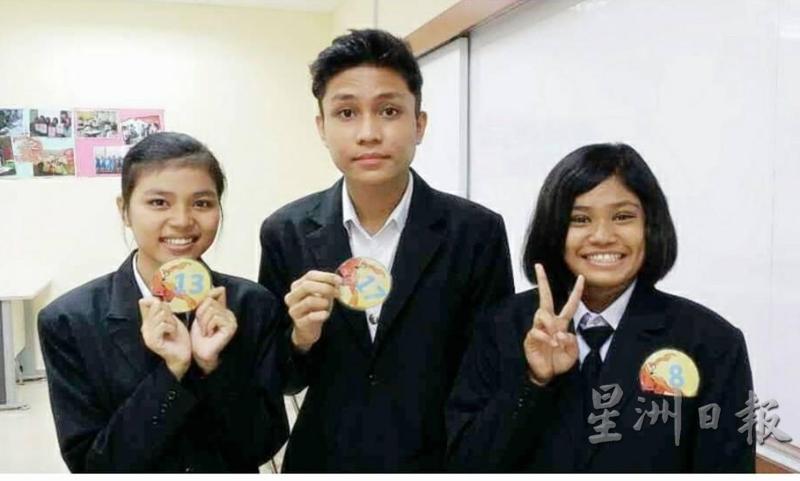菲道尔（中）高一时曾经代表学校参加“汉语桥”世界中学生中文比赛，在马来西亚赛区获得第三名。
