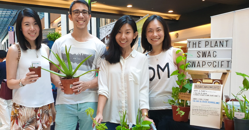 林秀敏（右二）和友人一同参与Plant Swag的植物扩展计划。

