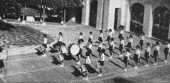 1976年，学校乐队第一次在运动会公开表演。