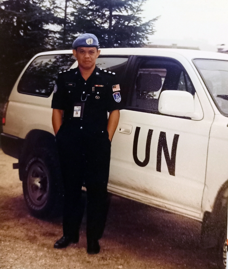 在波黑联合国维和部队服务期间，梁亚久被赋予人权调查员职务。