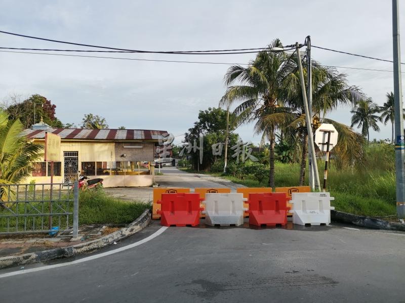 柏玛当督玛辖住宅区内小路也被封锁了。