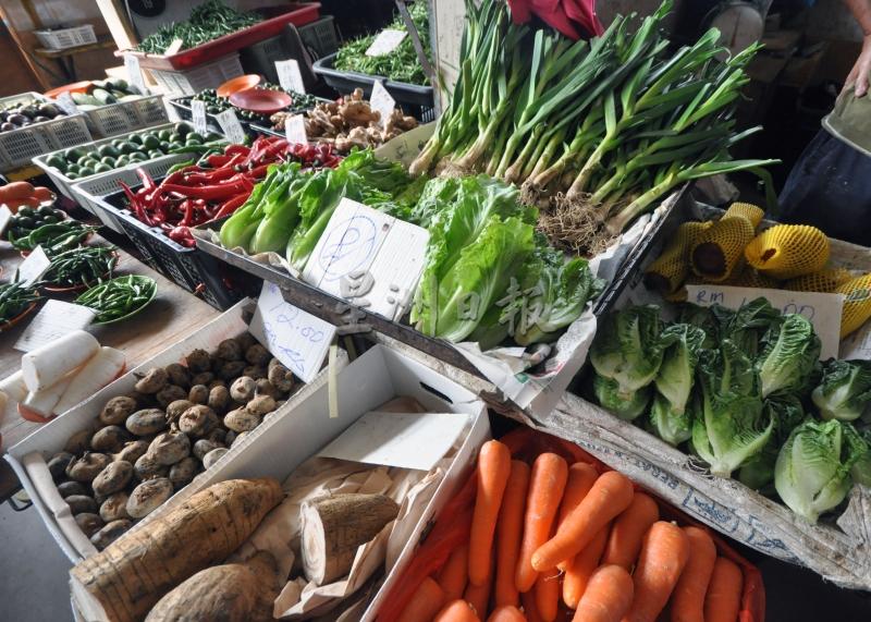 菜贩售卖的蔬包括本地及进口蔬菜。