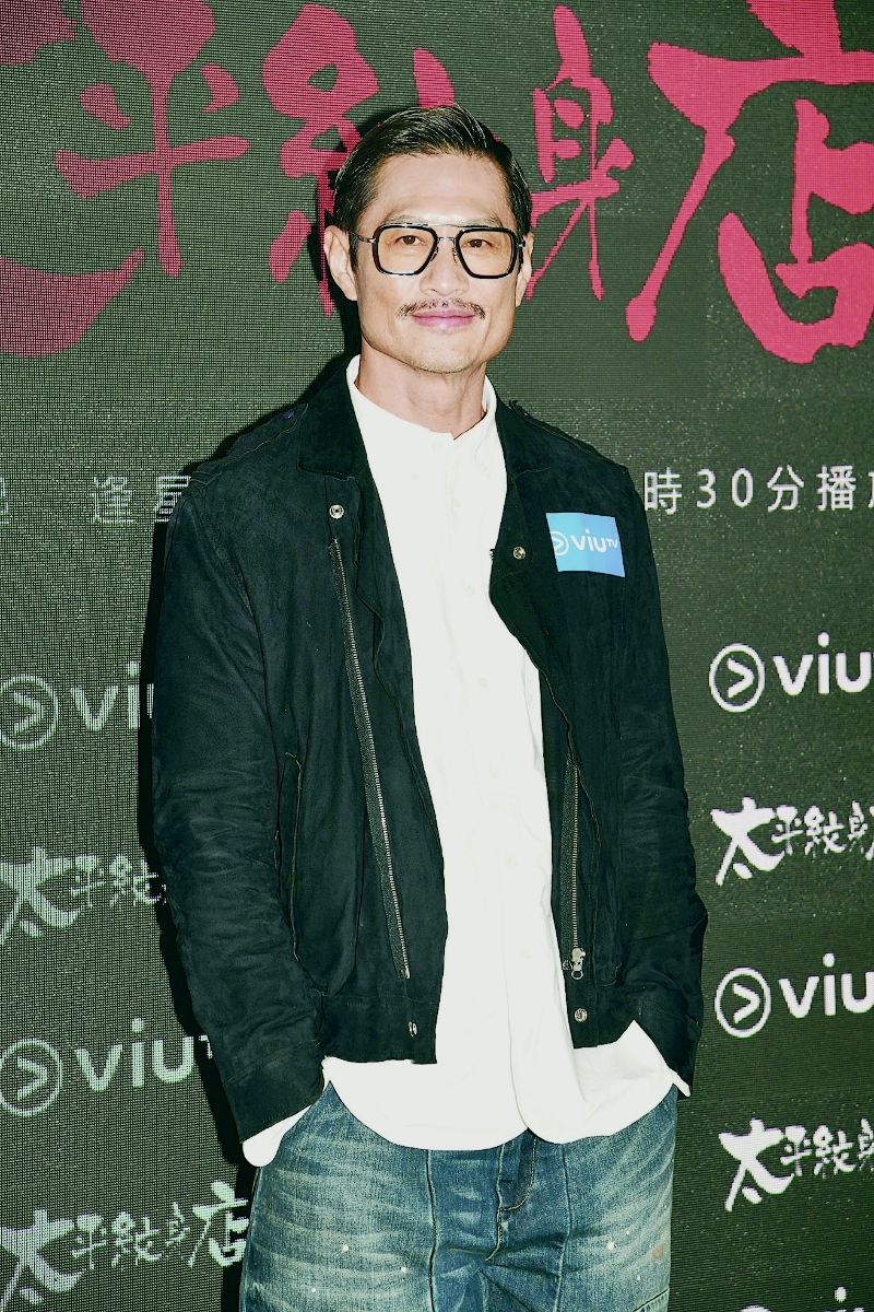 黄德斌将接拍港版《大叔的爱》，询及可接受男男吻戏，他回应说：“到时再算。”
