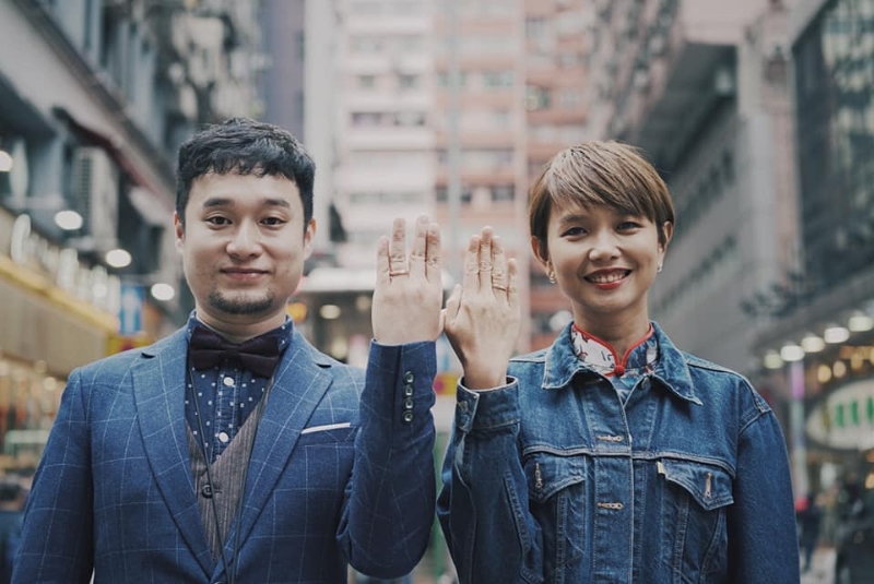 陈慧恬与李嘉华2018年1月谱出异国恋曲，去年1月19日在香港注册成为李太太，因疫情分隔两地近300天后，终在今年1月6日于大马成功注册。
