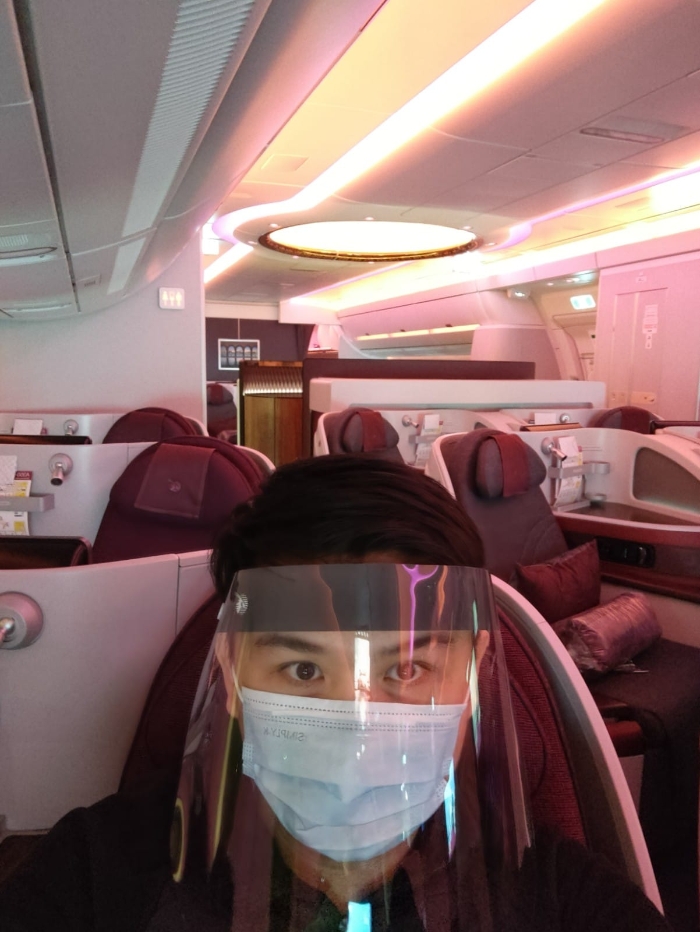 冠病来袭，乘搭飞机出差的时候，得做足安全措施，口罩、面罩、消毒缺一不可。