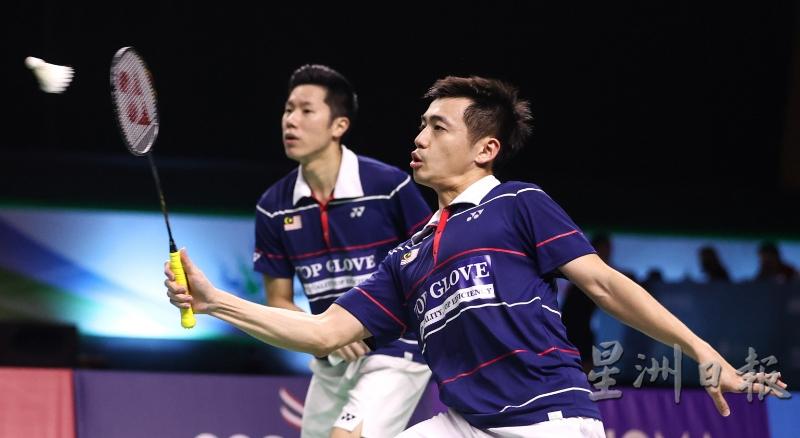 吴蔚昇（左）与陈蔚强周六在泰国羽球超级1000赛男双半决赛中表现不俗，以2局淘汰印尼的利奥与达尼尔，勇闯决赛。（世羽联照片）