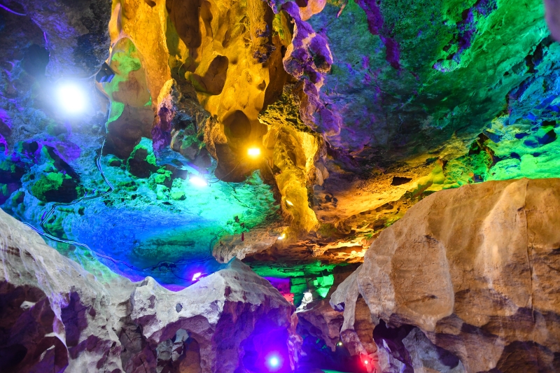 林屋洞位於江蘇蘇州金庭鎮西山島，是太湖邊一處石灰岩地下廳式溶洞。（新華社照片）