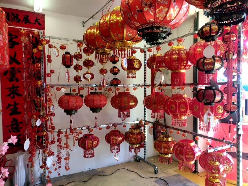红彤彤的灯笼，是新年不可少的物品。