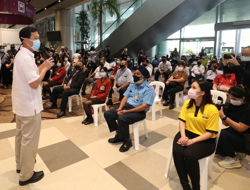 王乙康表示，樟宜机场第四搭客大厦目前每天能为2000名航空领域的职员接种疫苗，之后将增加至4000人。