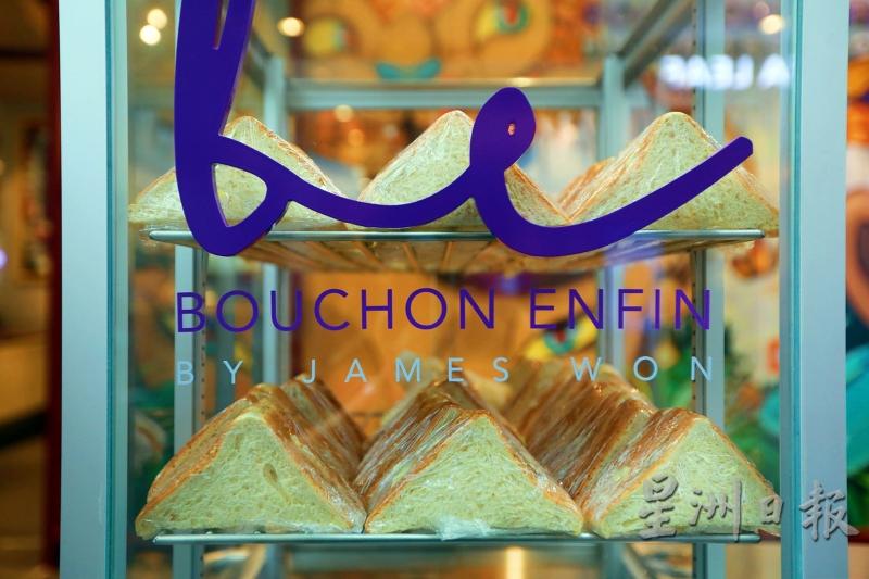Bouchon Enfin by James Won餐厅外的架子上，摆满三明治，让人免费领取。