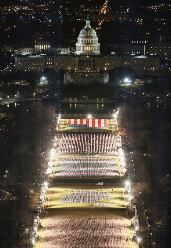 19万1500面国旗将覆盖广场，将代表无法前往华盛顿参加就职典礼的美国人。

