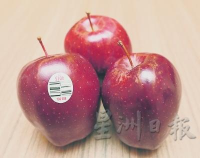 美国蛇果（Red Delicious） 很早期就出现的苹果品种，心型外观，果皮厚实深红，因上了可食性水蜡而更加闪亮，口感较硬较脆，甜度较低。