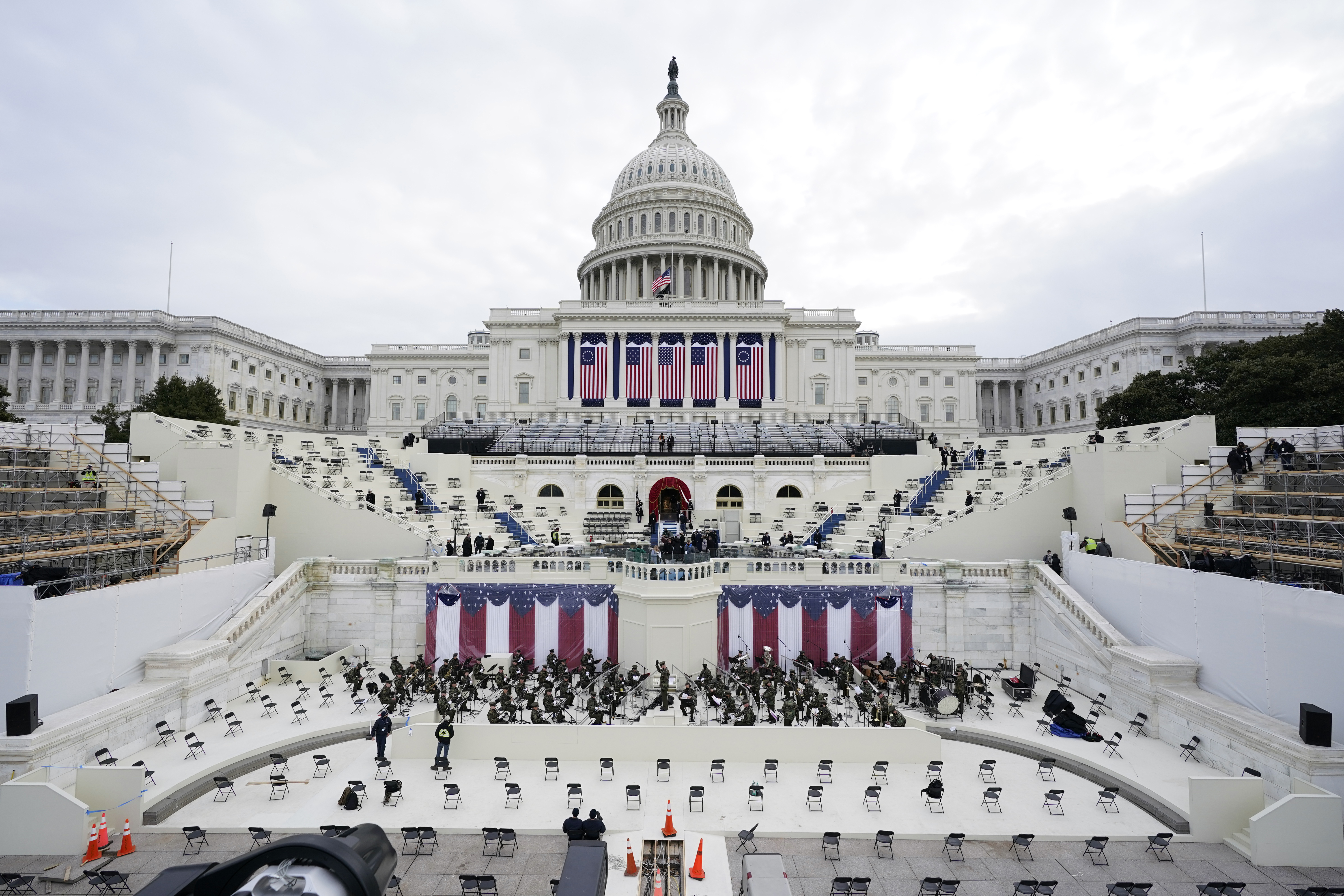 美国国会大厦举行总统就职典礼彩排现场。