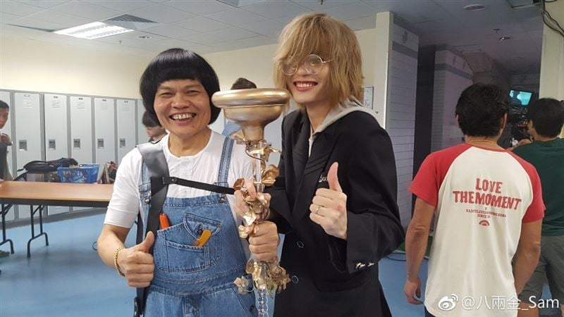 八两金儿子叶小霆成年后,造型相当多变。 八两金儿子叶小霆成年后,造型相当多变。