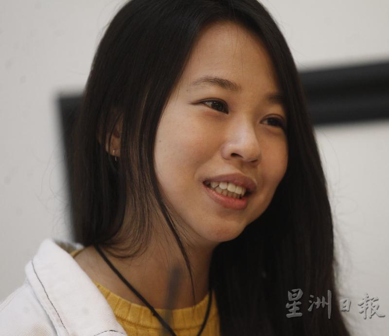 许媛婷从2004年还是中学生时开始音乐创作，那一年刚好有娱协奖，她心想将来要像戴佩妮等优秀的音乐人一样，演唱自己创作的歌曲。