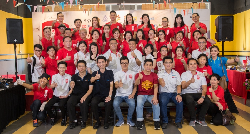 马来西亚捐血协会积极培训义工，旨在让他们从中学习如何规划一场成功的捐血活动。前排坐者左四（白衣者）为薛长盛。（图摄于2020年之前）