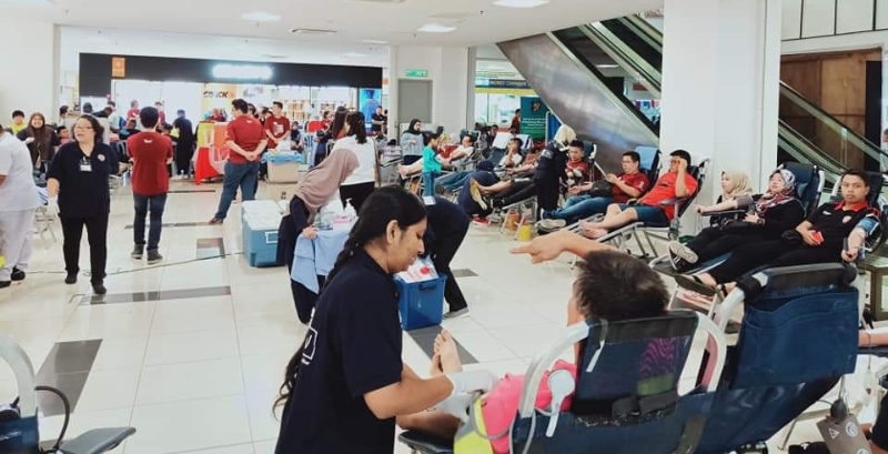 马来西亚捐血协会与广场联办捐血协会，让到来广场的民众有机会参与这项有益身心的活动。（图摄于2020年之前）


