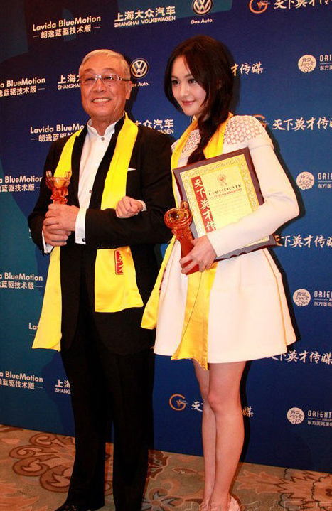 华鼎奖20日发出声明，公开宣布撤销郑爽曾得过的2个奖项。